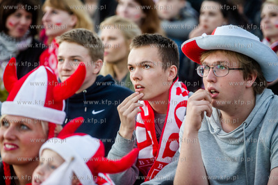 Gdansk. Targ Weglowy. Strefa kibica, gdzie mieszkancy...