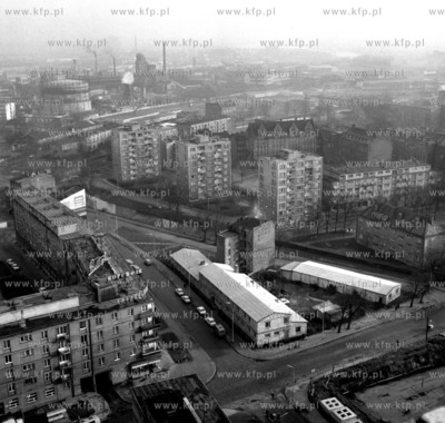 Widok z dachu budowanego na ul Heweliusza wiezowca...