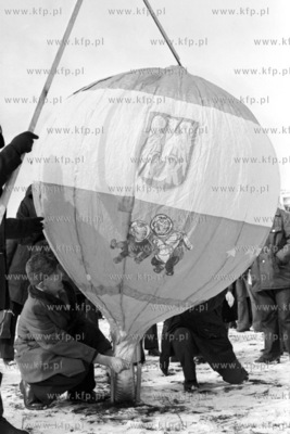 IV zimowe zawody modeli balonów na terenie byłego...