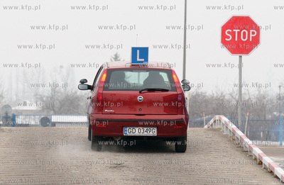 Pomorski Osrodek Ruchu Drogowego. Prowo jazdy po nowemu.
16.01.2006
fot....