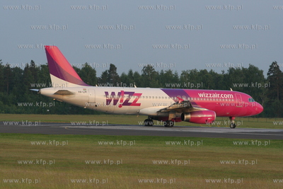 Gdansk , Rebiechowo Nz.Airbus A 320 linii wizzair.Samolot...