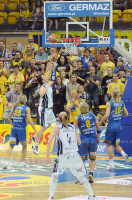 Hala Sportowo - Widowiskowa w Gdyni. Druzyna koszykarek...