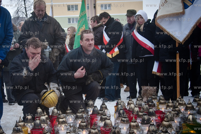 Zlozenie zniczy i wiencow w Rocznice Grudnia 70 pod...