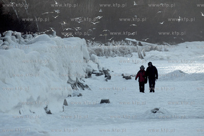Oblodzona plaza w Kolobrzegu 
01.01.2011
fot Przemyslaw...