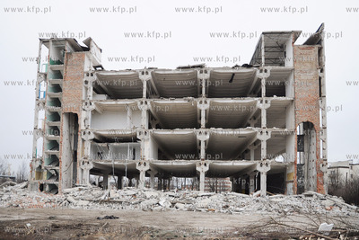 Gdynia. Rozbiorka magazynu portowego pomiedzy ulicami...