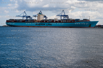 Gdansk. Eleonora Maersk, jeden z najwiekszych kontenerowcow...