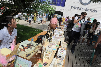 Sopot Fringe Festiwal. Kiermasz rekodziela na terenie...