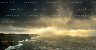 Irlandia. Klify Moheru to jedno z najbardziej imponujacych...