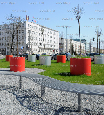 Innowacyjny park z oryginalnymi miejskimi meblami powstal...