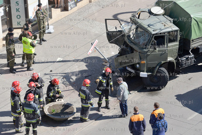 Na skrzyzowaniu ulic 10 Lutego i Swietojanskiej w Gdyni...