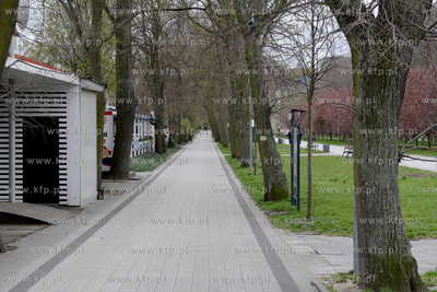 Gdynia w czasie epidemii koronawirusa COVID-19. Zamkniete...