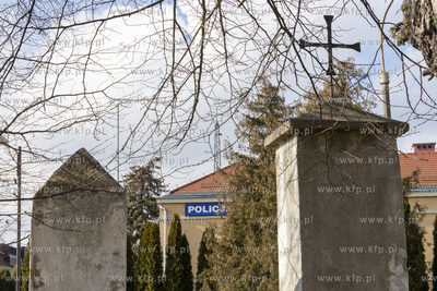 Wejście na teren dawnego cmentarza przy Wita Stwosza...