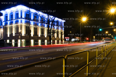 Niebiesko-żółte iluminacje na budynku Urzędu Miasta...