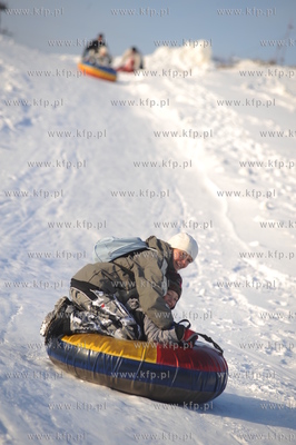 Zimowe szalenstwo w Wiezycy. Zjazd na nadmuchanej detce.
4.01.2009
fot....