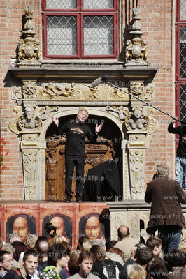 Gdansk. Dlugi Targ. Happening pt Aktorzy Przyjechali...