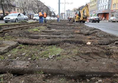 Rozbiorka starego torowiska tramwajowego na al. Grunwaldzkiej...