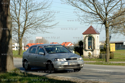 Gdansk Kokoszki. Kapliczka z Matka Boska na rogu ul....