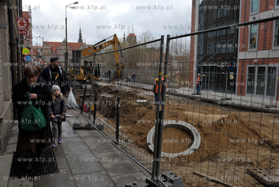 Gdańsk, Wyspa Spichrzów. Remont ul. Stagiewnej. 29.03.2016...