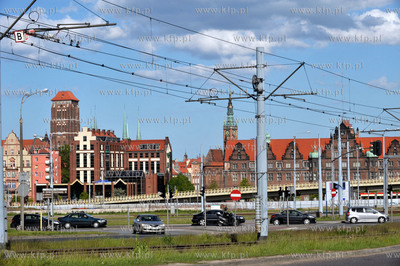Gdansk. Widok z ul. Armii Krajowej, w glebi panorama...