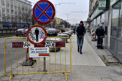 Gdańsk - Wrzeszcz. Remont chodnika wzdłuż al. Grunwaldzkiej...