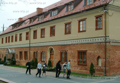 Do siedziby metropolity gdanskiego abp Tadeusza Goclowskiego...