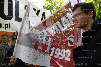 Gdansk. Ul. Polanki. Pikieta czlonkow Klubu Gazety...