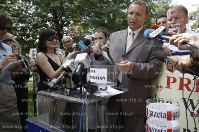 Europosel PiS zdecydowal przekazac wydawcy Gazety Wyborczej...