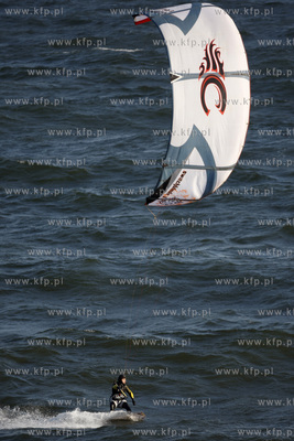 Gdynia Orlowo. Kitesurfing.
25.10.2011
fot. Krzysztof...