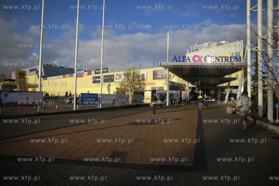 Gdansk. Centrum handlowe Alfa przy ul. Kolobrzeskiej.
09.12.2011
fot....