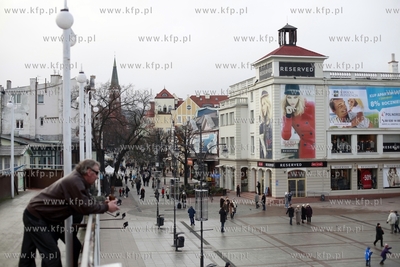 Sopot. Plac Przyjaciol Sopotu. Dom handlowy Laura.
28.12.2011
fot....