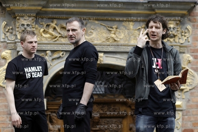 Gdansk. Ul. Dlugi Targ. Happening Pierwszy Zjazd Hamletów...