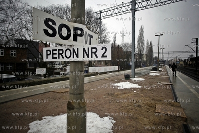 Sopot. Przebudowa peronu dla pociagow dalekobieznych....