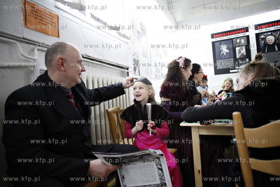 Gdansk. Synagoga przy ul. Partyzantow. Purim - karnawal...