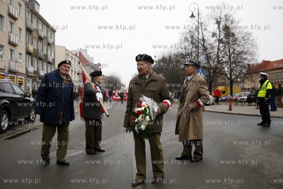 Dzien Pamieci Zolnierzy Wykletych. Nz. Przemarsz ulicami...
