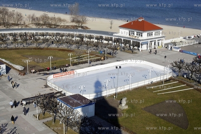 Sopot. Widok z latarni morskiej na lodowisko.
24.02.2014
fot....