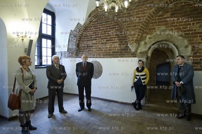 Pora na konserwatora. Zwiedzanie pomieszczeń komory...