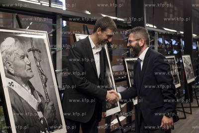 Wernisaż wystawy fotografii Romana Jochera pt. Ojciec...