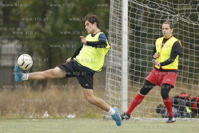 Gdansk Zaspa. Pilkarski turniej dzikich druzyn Do przerwy...