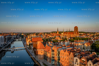 Gdańsk. Kładka na Wyspę Spichrzów, Żuraw, Długie...