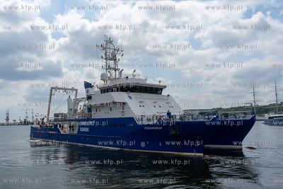 Gdynia. Port Dalmor.  Statek naukowo-badawczy Wydziału...