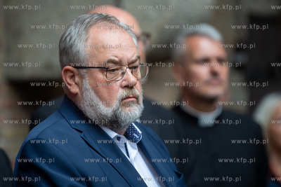 Zespół Przedbramia. Po 83 latach trzy dzwony kościelne,...