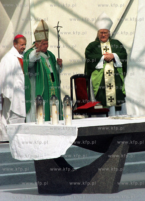 Papiez Jan Pawel II w Pelplinie. 6.06.99 fot. Maciej...