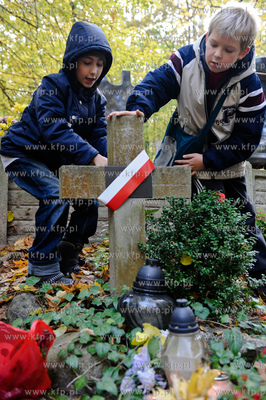 Gdansk. Cmentarz Srebrzysko. Zywa lekcja historii,...