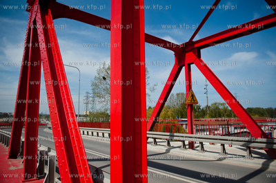 Gdansk Letnica. Odnowiony wiadukt kolejowy na ulicy...