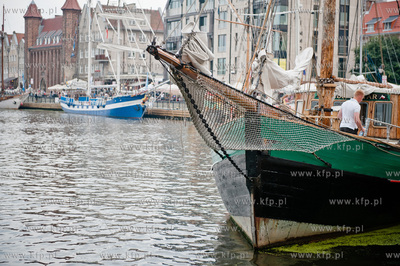 Gdansk. Zacumowane do nabrzeza Motlawy jachty uczestniczace...