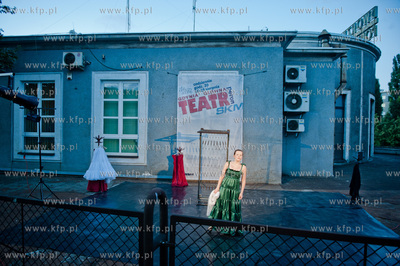 Gdynia. Dworzec Glowny PKP. Przedstawienie pt. ...i...