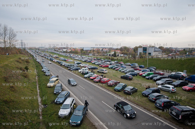 Gdansk. Samochody zaparkowane na ulicy Armi Krajowej...