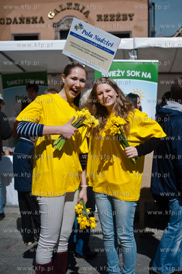 Gdansk. Dlugi Targ. Pola Nadziei, akcja zbierania funduszy...