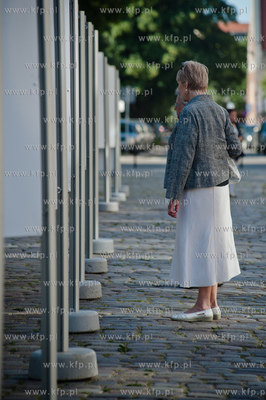 Gdansk. Ul. Grobla I. Plenerowa wystawa zdjec Tomasza...