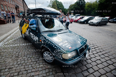 Gdansk. Parking przed Urzedem Marszalkowskim. Marszalek...